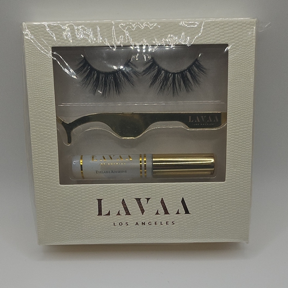 2/$20🌿Lavaa Lashes Flirty Lash Set | Faux Mink | Adhesive & Applicator Included
